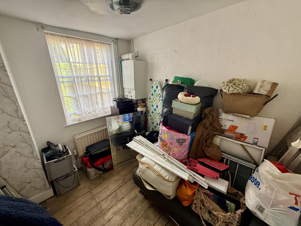 Lot: 76 - VACANT MIXED-USE BUILDING IN TOWN CENTRE - Bedroom two